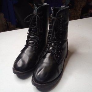 Punk knight lace up boots short black, size 71/2.